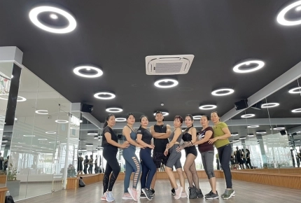 LỚP ZUMBA 